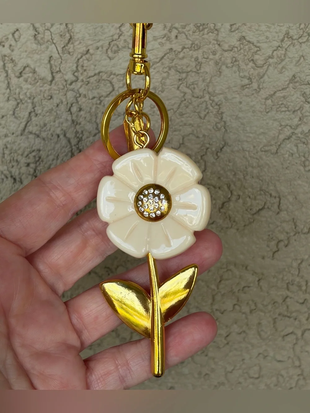 Floral Crystal Center Keychain Charm - Cream & Gold